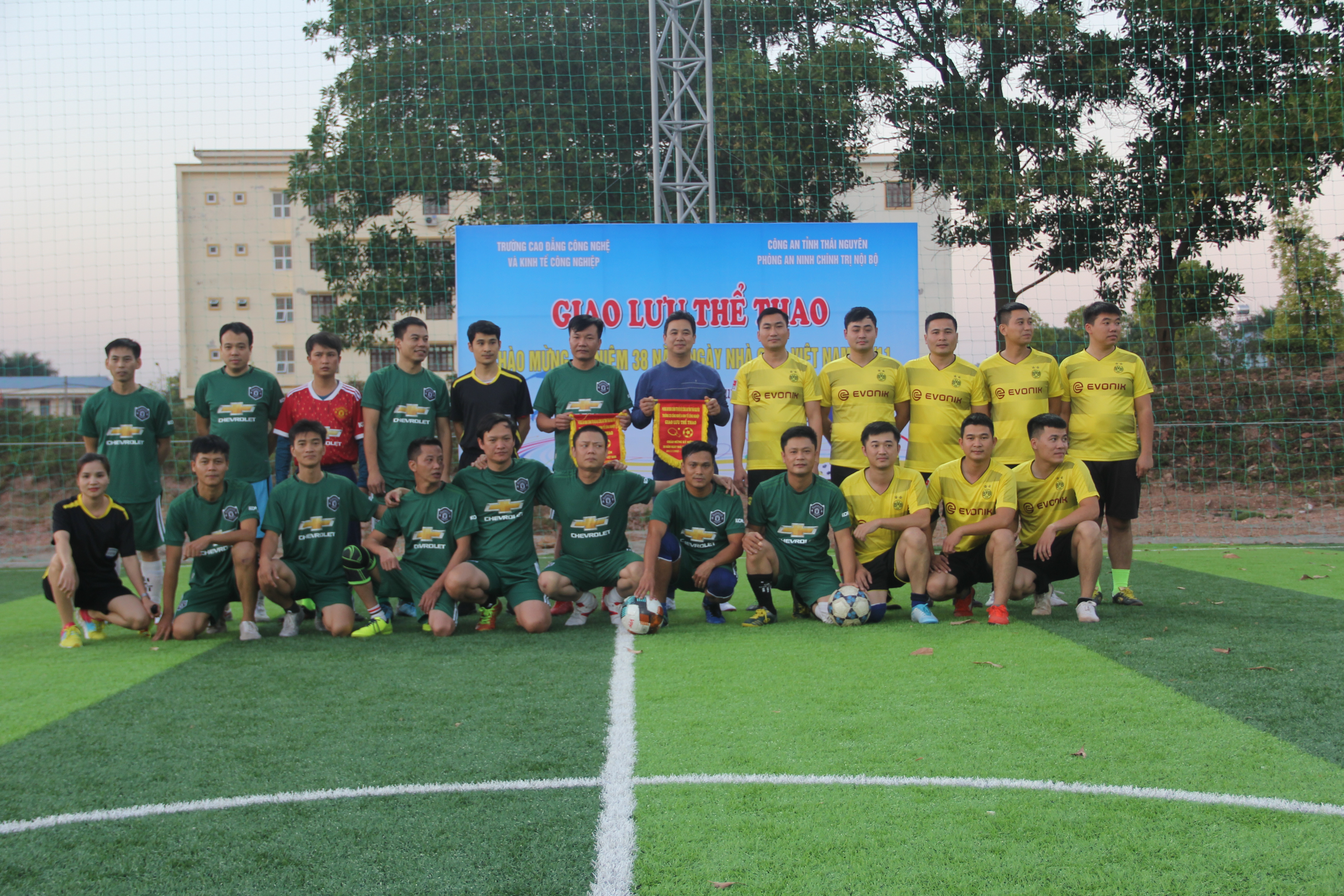 Trường IETC tổ chức giao lưu thể thao với Phòng An ninh Chính trị Nội bộ PA 03- Công an Tỉnh Thái Nguyên chào mừng Ngày Nhà giáo Việt Nam. 